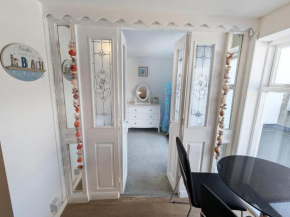 Harbour Steps - Torquay Holiday Let - Self Catering Flat - Free WiFi & Netflix